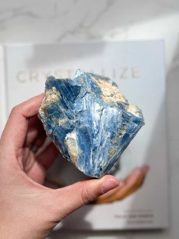 Kyanite raw (KN-008)