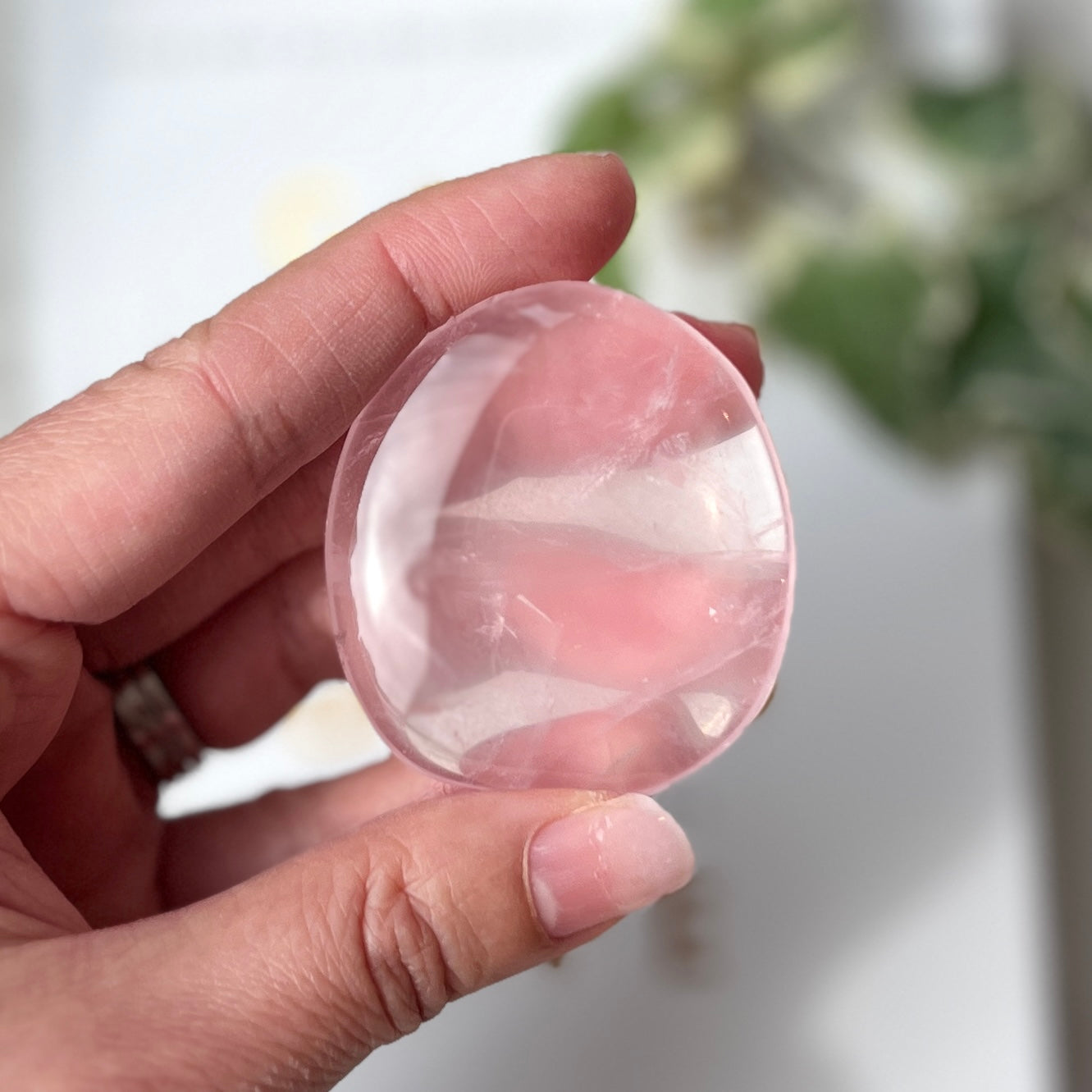 Rose Quartz Palm Stone 粉晶