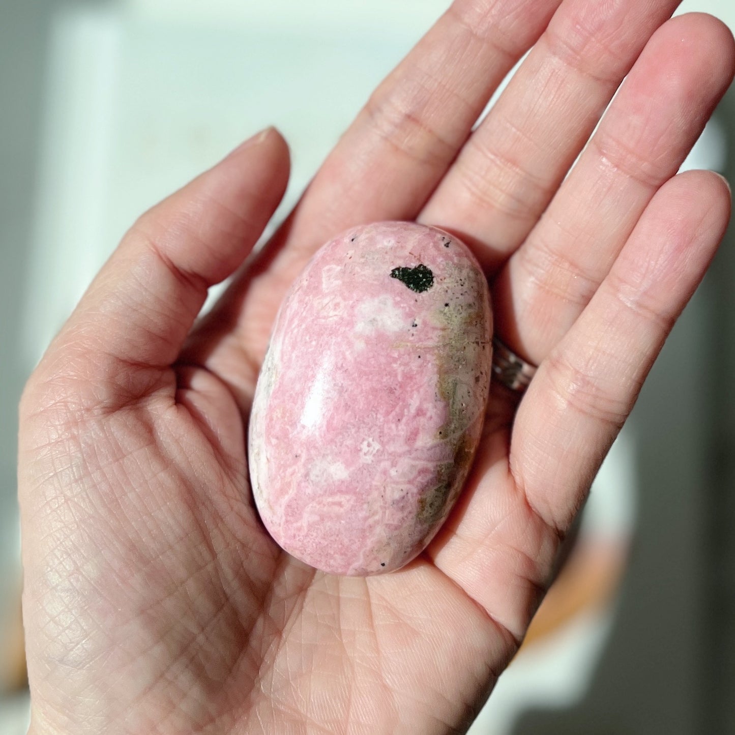 Rhodonite Palm Stone 薔薇輝石