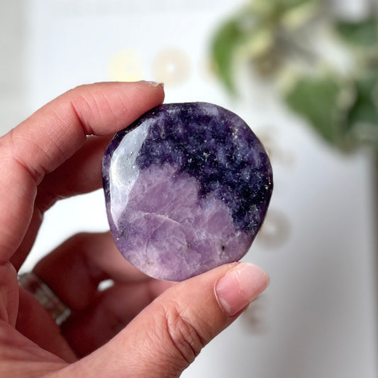 Lepidolite Palm Stone 紫鋰雲母