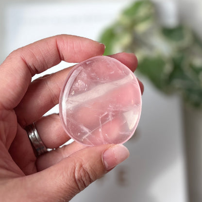 Rose Quartz Palm Stone 粉晶