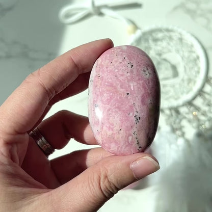 Rhodonite Palm Stone 薔薇輝石